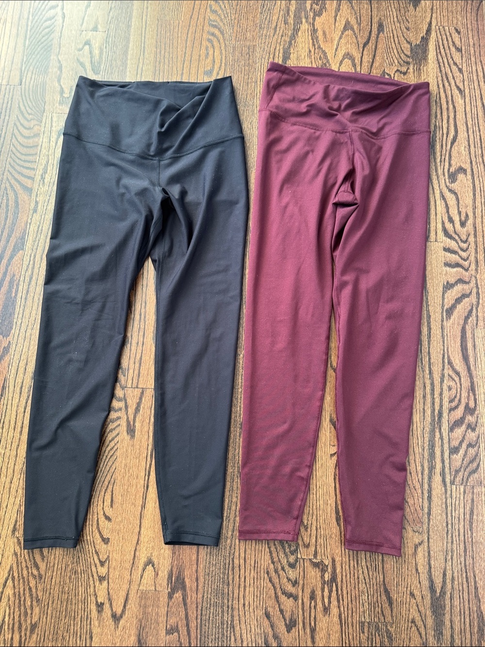 Old Navy Women’s High-Waist Leggings - Black & Burgundy size L